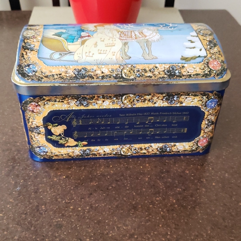 Lucy Senpai Tin Music Box.  Lebkuchen-Schmidt. Made in Germany